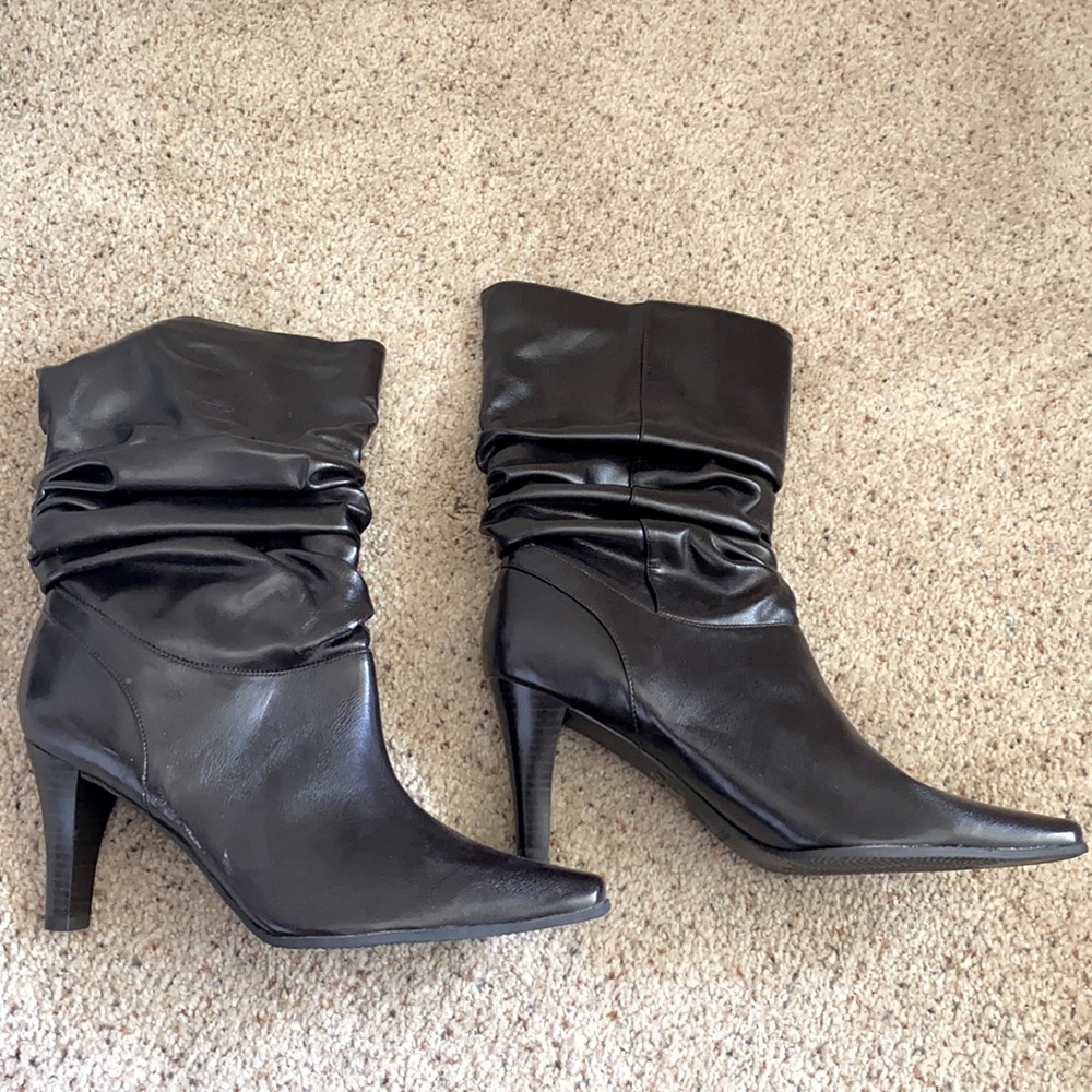 Brown leather boots. Size 9 1/2 by Predictions